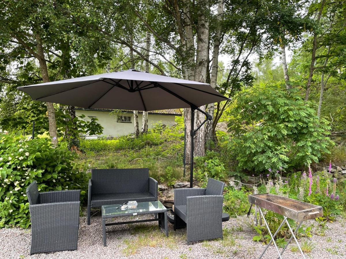 Moonlight - Trevlig Kallarlagenhet Apartment Broby Exterior photo